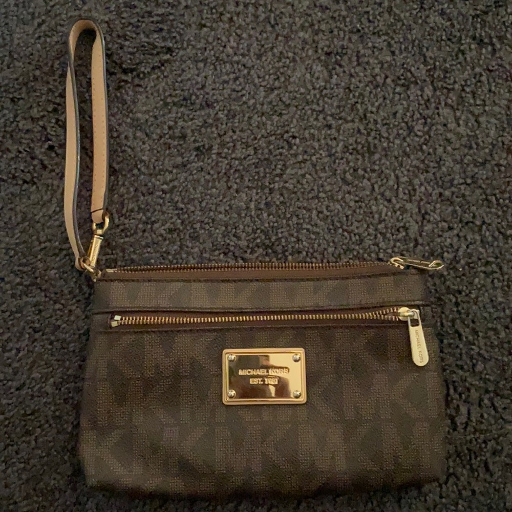 Micheal Kors Wristlet Brown